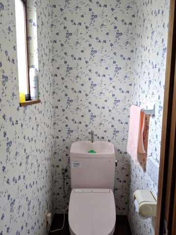 我孫子市のリフォーム店　『　トイレの壁紙を張り替えました　』